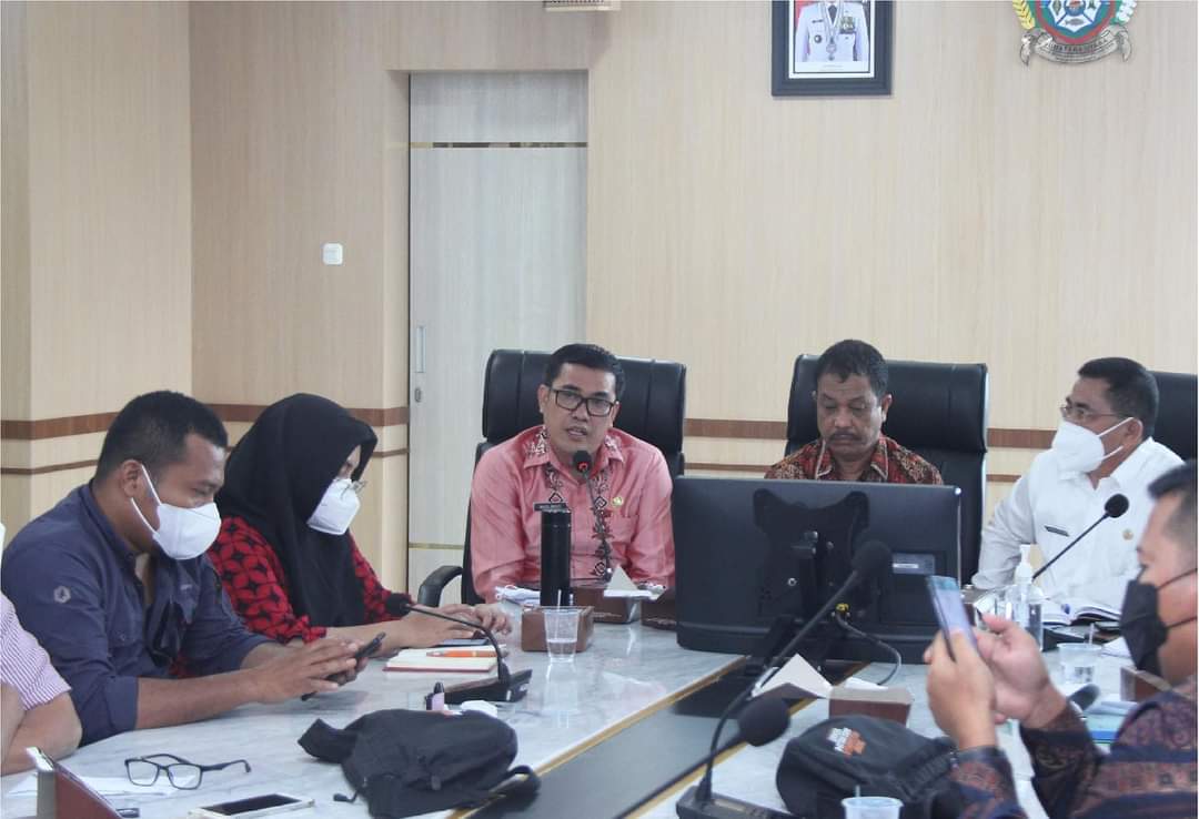 Gubernur Sumatera Utara (Sumut) Edy Rahmayadi memutuskan tidak akan menaikkan Tarif Air Minum pada tahun 2022. Karena, perekonomian masyarakat belum sepenuhnya pulih, setelah terpuruk akibat dampak pandemi Covid-19.