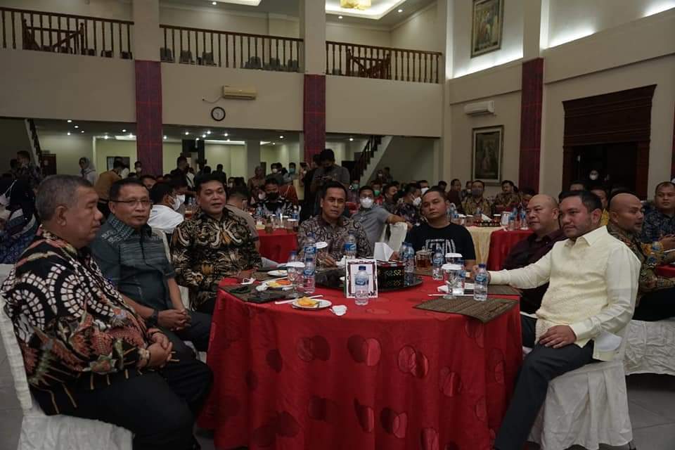 Bupati Pakpak Bharat, Franc Bernhard Tumanggor menghadiri Pisah Sambut Komandan Resort Militer 023/Kawal Samudera.