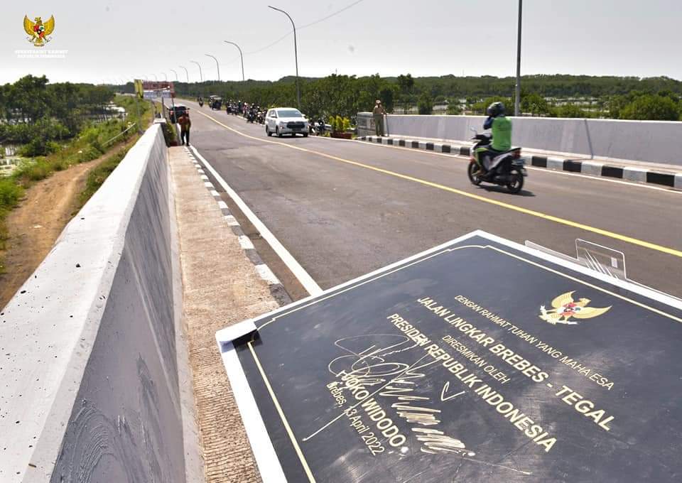 Resmikan Jalan Lingkar Brebes-Tegal, Jokowi Sebut Mengurangi Kepadatan Lalu Lintas dan Mendukung Arus Mudik