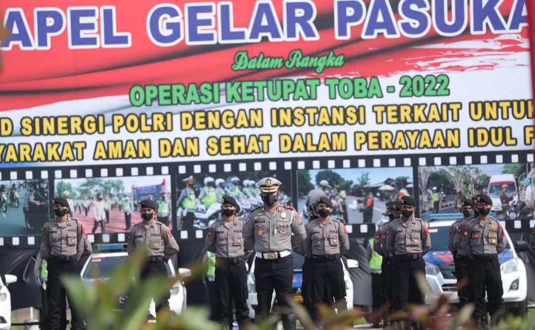 Dalam rangka Operasi Ketupat Toba 2022, Polda Sumatera Utara, Kodam I/BB dan Pemerintah Provinsi Sumut melaksanakan Apel Gelar Pasukan di Lanud Soewondo, Medan, Jumat (22/4/2022).