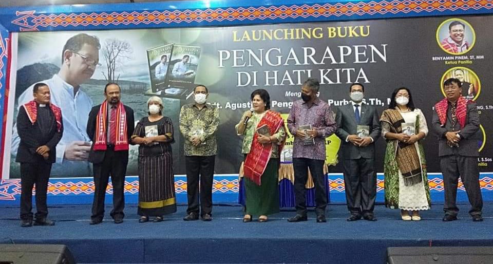 Bupati Karo Cory S Sebayang menghadiri launching buku "Pengharapan di Hati Kita". Acara tersebut dilaksanakan di Jambur Retreat Center Taman Jubileum GBKP Suka Makmur, Sibolangit, Deli Serdang, Sabtu (23/4/2022)