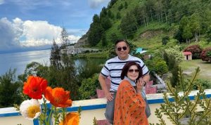 Hari Libur, Eddy Berutu Bersama Istri Promosikan Keindahan Objek Wisata Silahisabungan di Media Sosialnya