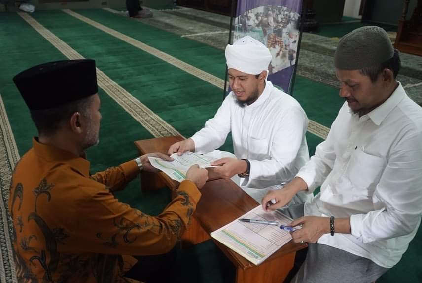 Mengambil momen Bulan Ramadan, Wakil Gubernur (Wagub) Sumatera Utara (Sumut) Musa Rajekshah menyalurkan zakat mal (harta) melalui Baitul Maal Al Fatih United.