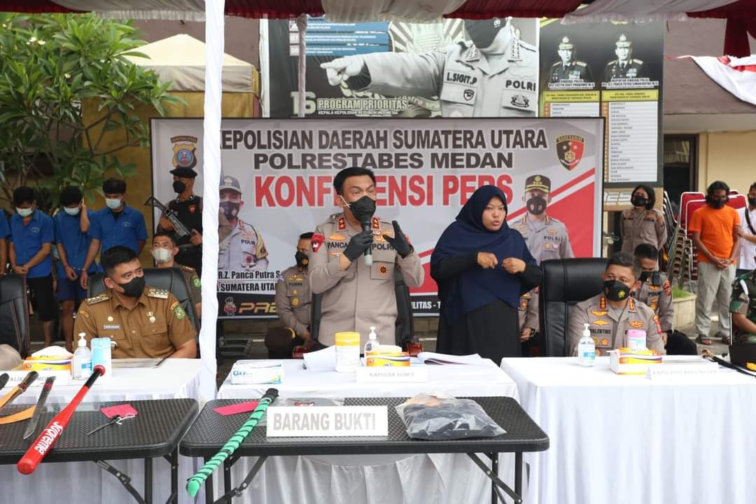 Kapolda Sumatera Utara, Irjen Pol Drs RZ Panca Putra S MSi, menegaskan akan menindak tegas kepada siapapun pelaku kejahatan dan premanisme.