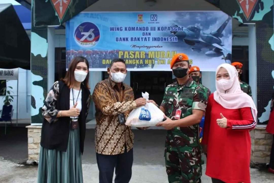 Dalam rangka menyambut Hari Raya Idul Fitri 1443 H Markas Wing Komando III Kopasgat bekerja sama dengan Bank Rakyat Indonesia (BRI) Cabang Medan mengadakan acara pasar murah yang berlokasi di lapangan apel Markas Wing Komando III Kopasgat, kegiatan pasar murah ini masih merupakan rangkaian kegiatan HUT TNI AU ke 76, Selasa (26/4/2022).