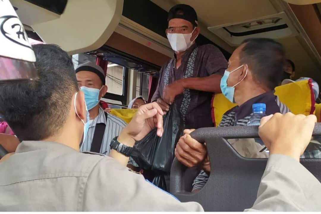 Dalam rangka pengamanan Mudik lebaran Idul Fitri 1443 H, Pemko Medan melakukan Patroli Bersama dengan sasaran Pool angkutan penumpang dan Terminal, Jumat (29/4/2022).