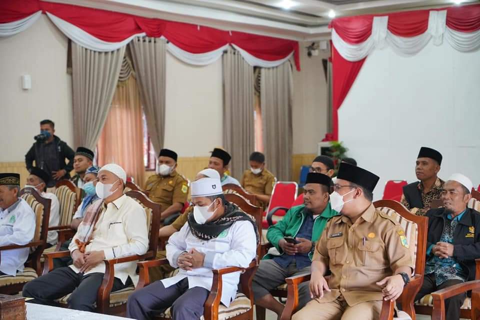 Dalam rangka menyemarakkan bulan suci ramadhan, Pemerintah Pakpak Bharat melaksanakan Safari Ramadhan dengan mengunjungi puluhan masjid yang tersebar diseluruh wilayah Pakpak Bharat.