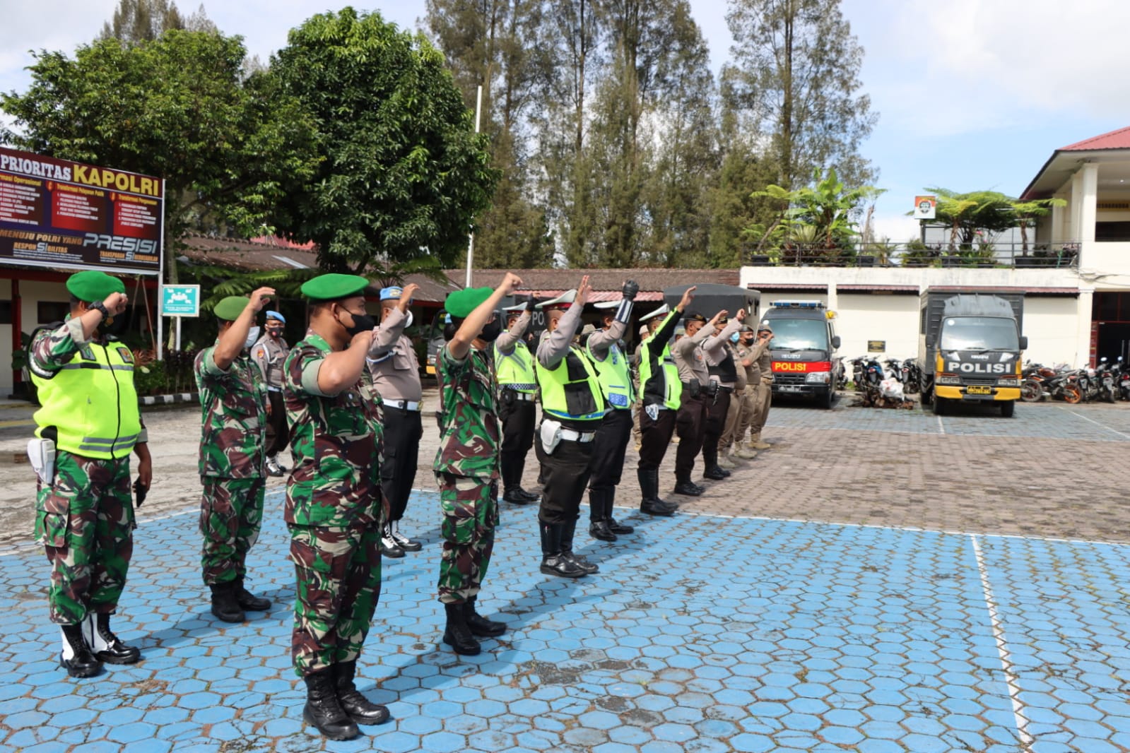 TNI-Polri Gelar Patroli Skala Besar untuk Pengamanan Paskah di Kabupaten Karo
