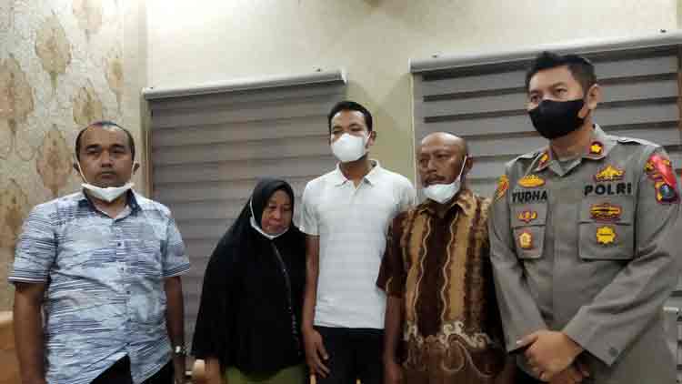 Murtede alias Amaq Sinta (34) warga Desa Ganti, Kecamatan Praya Timur, Kabupaten Lombok Tengah, Nusa Tenggara Barat, berharap bisa bebas murni sebelum persidangan atas kasus yang menimpanya setelah menewaskan dua begal dari empat pelaku yang ingin merampas sepeda motornya.