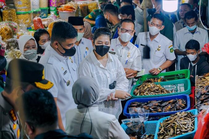 Tinjau Pusat Pasar, Bobby Nasution Pastikan Stok Bahan Pokok Aman