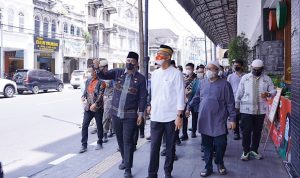 Gubernur Jawa Tengah, Ganjar Pranowo bersama Bobby Nasution, Wali Kota Medan berkunjung Tjong A Fie Mansion, Jalan Kesawan Kota Medan, Jumat (8/4/2022).