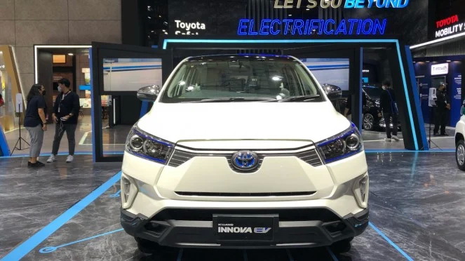 Berbasis Toyota Kijang Innova, mobil konsep Battery Electric Vehicle (BEV) diperkenalkan di pameran Indonesia International Motor Show (IIMS) Hybrid 2022, Kamis (31/3/2022).