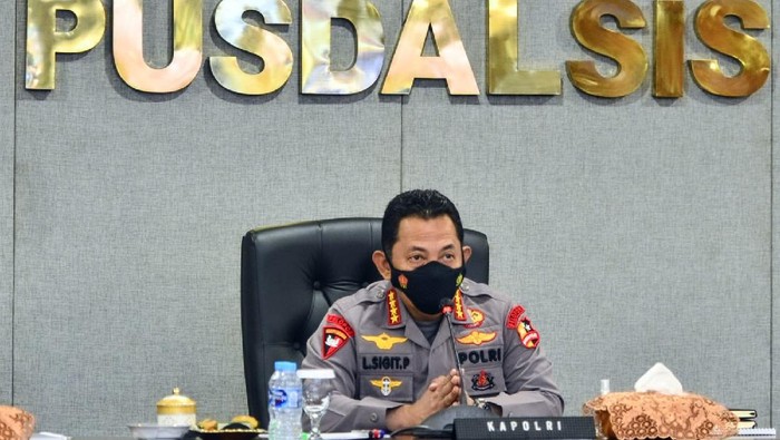 Kapolri Jenderal Listyo Sigit Prabowo telah menandatangani Peraturan Kapolri Nomor 2 Tahun 2022 tentang Pengawasan Melekat (Waskat). Dengan berlakunya perkap ini, atasan anggota kepolisian yang melakukan pelanggaran akan turut ditindak.