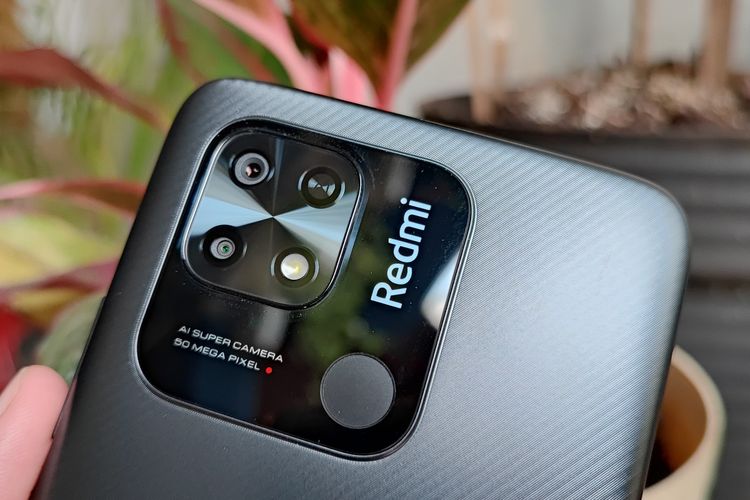 Xiaomi resmi memperkenalkan Redmi 10C sebagai smartphone terbarunya di pasar Indonesia. Sesuai namanya, smartphone ini merupakan perangkat entry-level penerus Redmi 9C.
