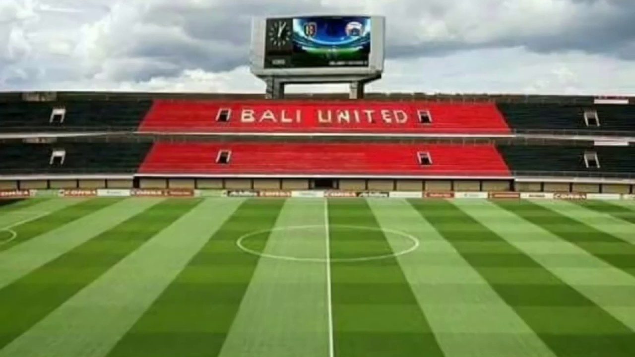 Manajemen Bali United FC mengebut persiapan menjadi tuan rumah Piala AFC 2022, salah satunya dengan menuntaskan pemasangan kursi penonton di tribun Stadion Kapten I Wayan Dipta, Gianyar, Bali.