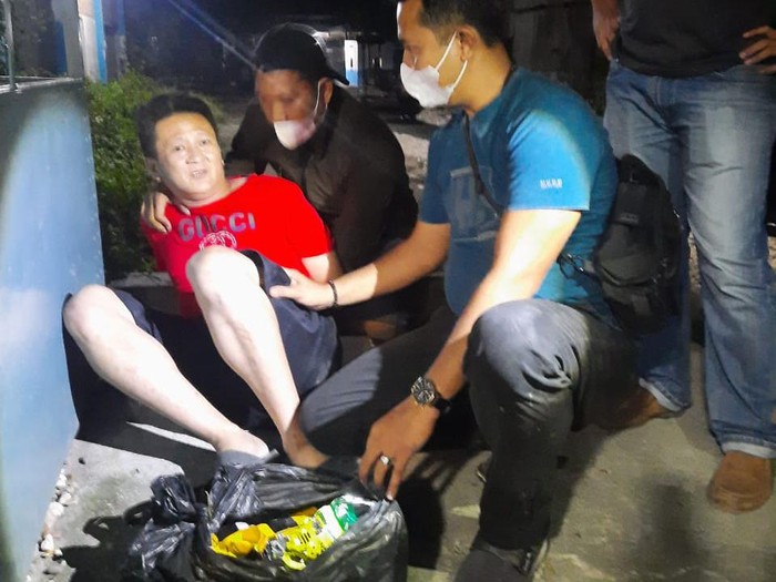 Personel TNI AL Lanal Tanjungbalai - Asahan (TBA) berhasil menggagalkan upaya penyelundupan narkoba jaringan internasional dari Malaysia. Seorang pria diamankan dengan barang bukti 3 kg sabu.
