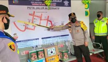 Kapolda Sumatera Utara, Irjen Pol. Drs. Panca Putra, S. MSi, kembali melakukan peninjauan terkait dengan kesiapan personel maupun rekayasa lalu lintas dalam menghadapi arus balik Lebaran 2022.