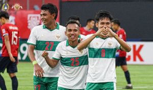 Ribuan orang rela mengantre semalaman demi mendapatkan tiket pertandingan antara timnas Indonesia U-23 vs Vietnam pada babak penyisihan Grup A cabang olahraga sepak bola putra SEA Games 2021.