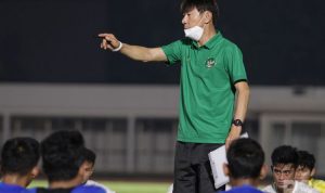 Pelatih tim nasional U-23 Indonesia Shin Tae-yong mengeluhkan kualitas lapangan latihan anak-anak asuhnya di Vietnam, yang dipakai untuk mempersiapkan diri menuju laga perdana Grup A SEA Games 2021 kontra Vietnam.