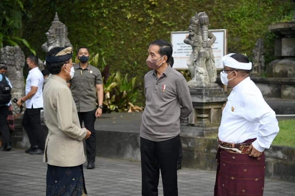 Presiden RI Joko Widodo (Jokowi) berkunjung ke cagar budaya Pura Tirta Empul, Kabupaten Gianyar, Provinsi Bali, Jumat (06/05/2022).