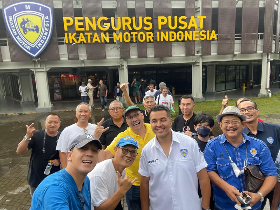 Ketua MPR RI sekaligus Ketua Umum Ikatan Motor Indonesia (IMI) Bambang Soesatyo mendukung acara halal bi halal silaturahim Idul Fitri untuk merajut kebersamaan yang dilakukan berbagai komunitas otomotif. Seperti yang dilakukan oleh komunitas American Muscle Car (AMC) dan komunitas Unique Cars and Drivers Indonesia, yang diprakarsai oleh Pembina IMI Pusat Komjen Pol (purn) Nanan Soekarna.