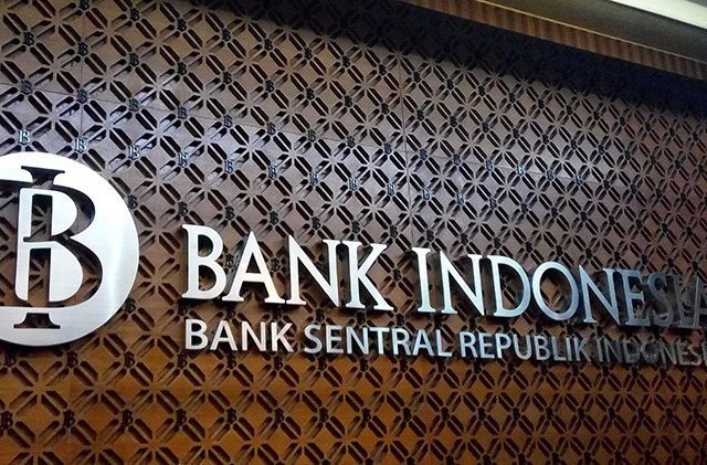 Bank Indonesia (BI) siaga di pasar keuangan untuk memastikan kestabilan pergerakan nilai tukar rupiah yang terancam keperkasaan dolar Amerika Serikat (AS). Sederet amunisi pun disiapkan.