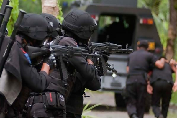 Densus 88 POLRI Ringkus 24 Terduga Teroris MIT Poso dan ISIS