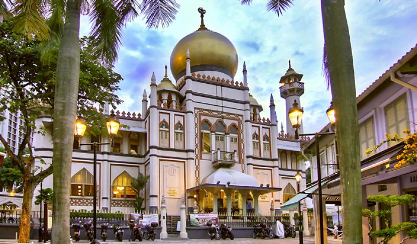 Perayaan Idul Fitri tahun ini di Singapura akan lebih meriah, menyusul lebih banyak slot shalat Ied yang dibuka. Terbaru, otoritas terkait mengumumkan ada lebih dari 153.000 izin yang ditawarkan, dibandingkan tahun lalu sebanyak 17.192 slot.
