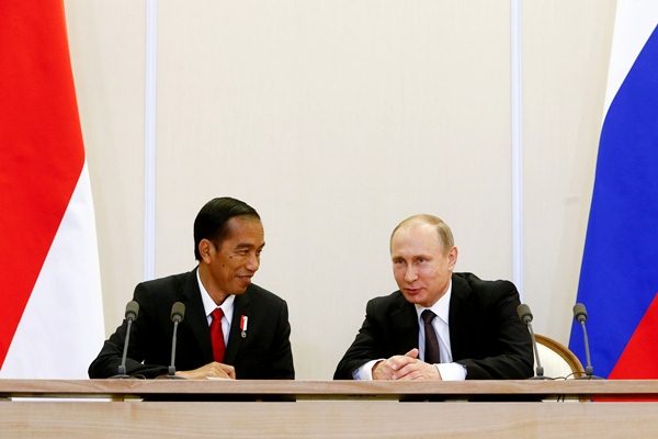 Presiden Republik Indonesia Joko Widodo mengundang Presiden Rusia Vladimir Putin untuk hadir dalam KTT G20 pada November mendatang. Namun, Amerika Serikat (AS) tidak terima dengan keputusan itu.