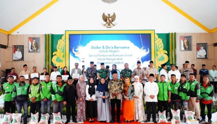 Butun oila jinsiy aloqa uchun hammomga boradi