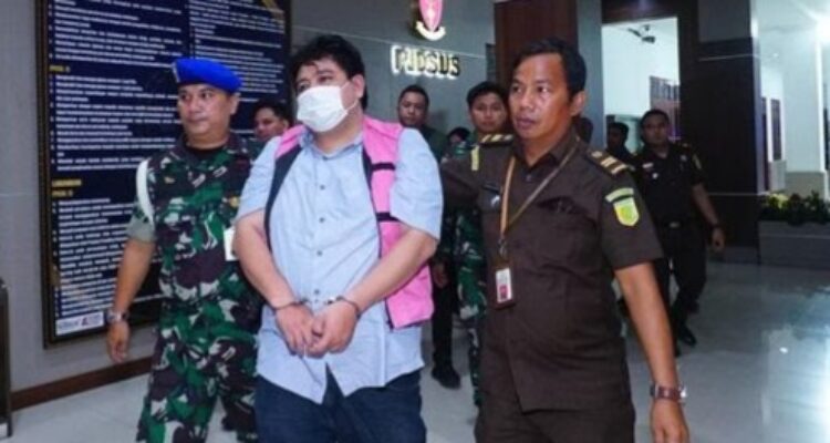 keterangan-foto-lutfi-putra-lesmana-selalu-analis-kredit-di-bank-sumut-kantor-cabang-pembantu-krakatau-medan-diboyong-dari-kej-1762781524652_169