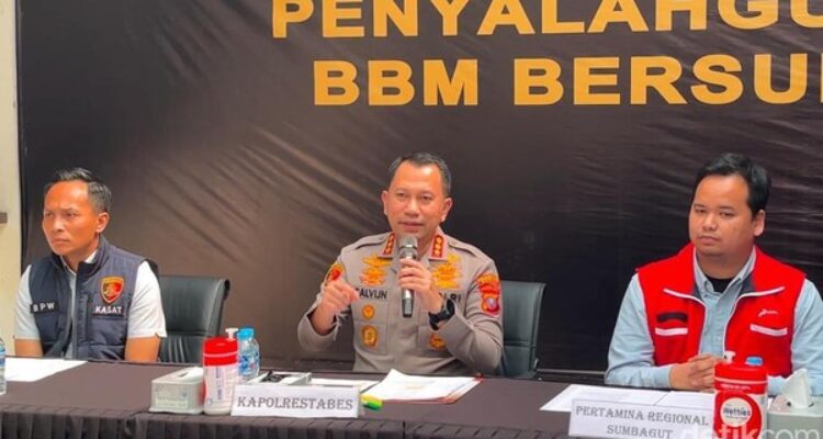 kapolrestabes-medan-saat-merilis-kasus-penyalahgunaan-bbm-bersubsidi-foto-finta-rahyunidetiksumut-1770903582881_169