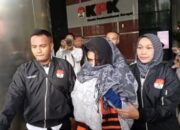 bupati-pekalongan-fadia-arafiq-kenakan-rompi-oranye-kpk-edq